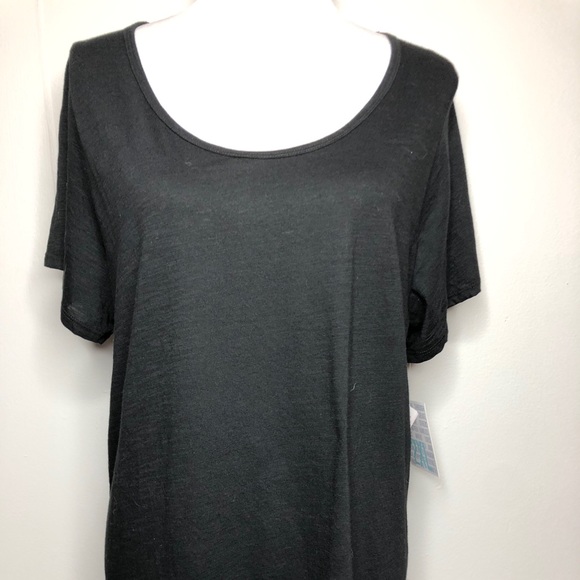 LuLaRoe Tops - Black Classic Tee